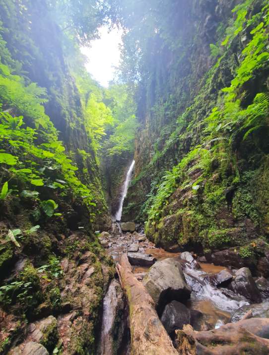 Nüzhetiye Şelalesi ve Serindere Kanyonu