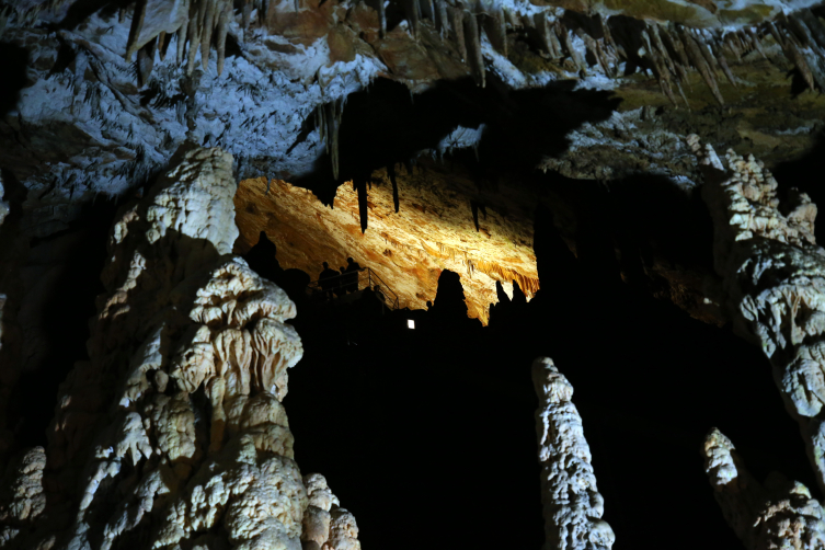 Ahmetcan İle Şelalesi, Mağarası, Ormanlarıyla Oylat' da  Doğa Yürüyüşü