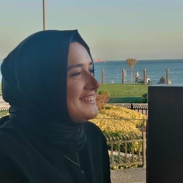 Ayşe G.
