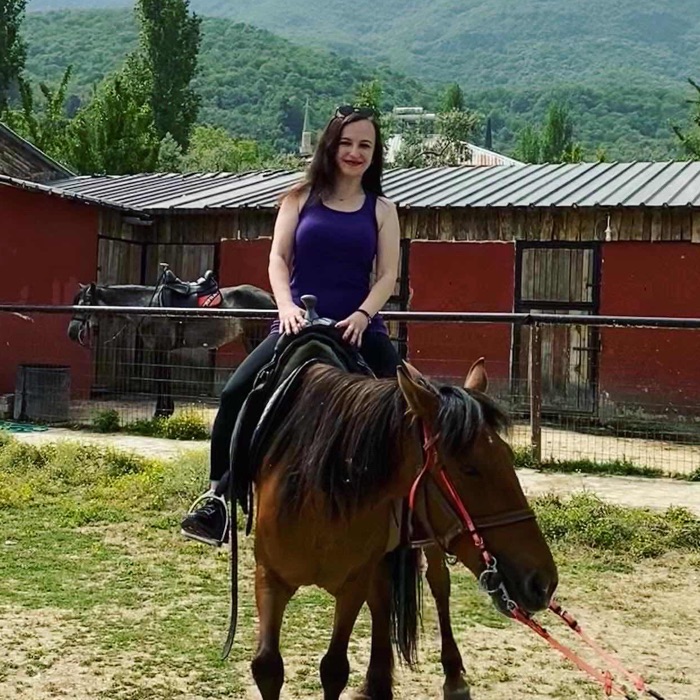 Hülya Ç.