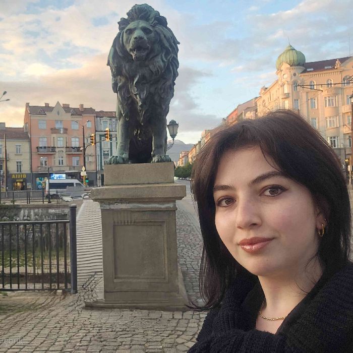 Esra Ö.
