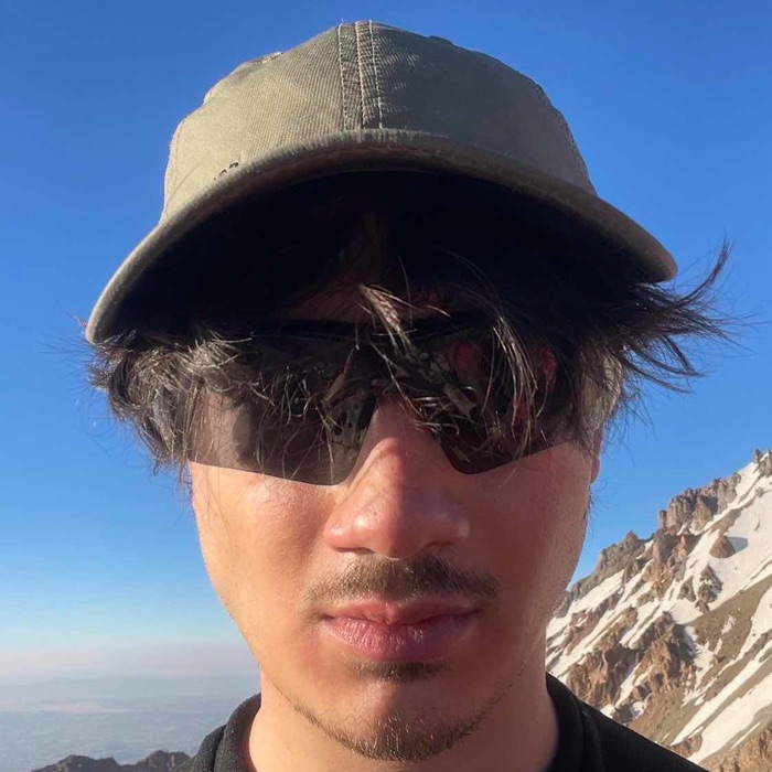 Enes Ü.