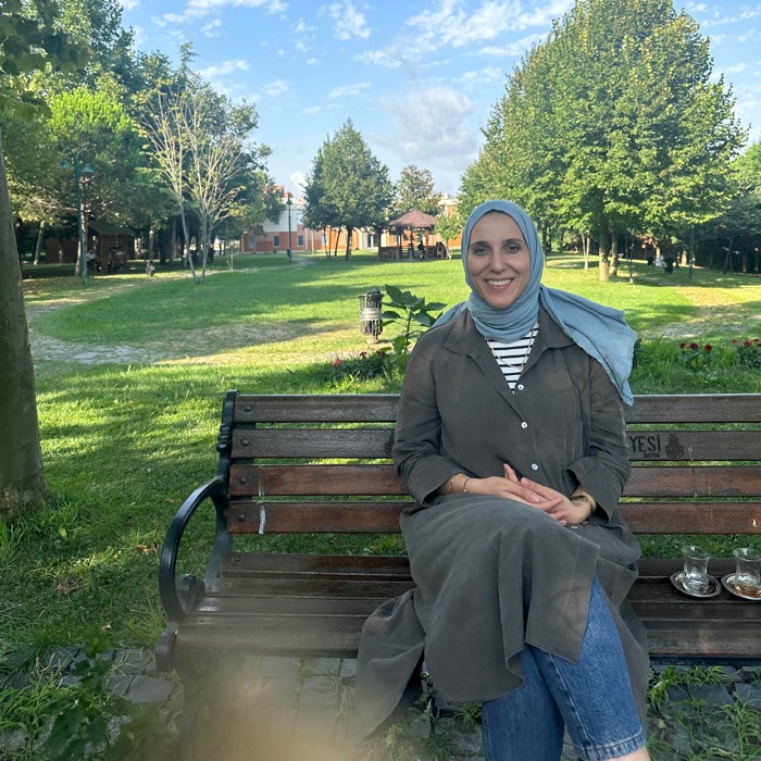 Ayşe V.